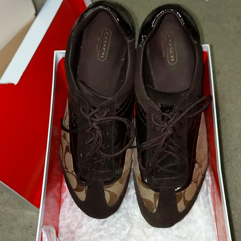 Women's size 8 Coach tie up shoes